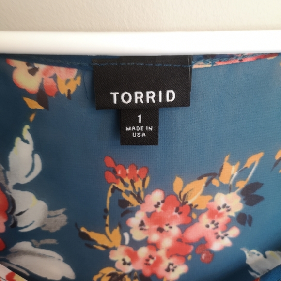 TORRID Chiffon Style Flowy Sleepless Tunic Shirt Hi Low button Up Floral… - Picture 3 of 13